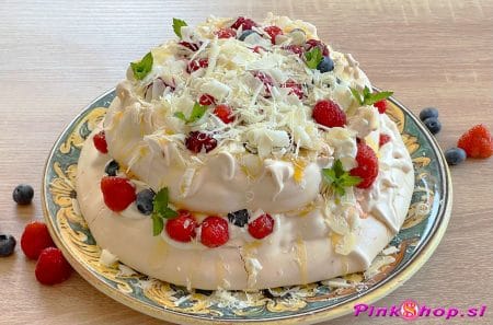 Pavlova torta Royale, arhiv Pinkshop.si