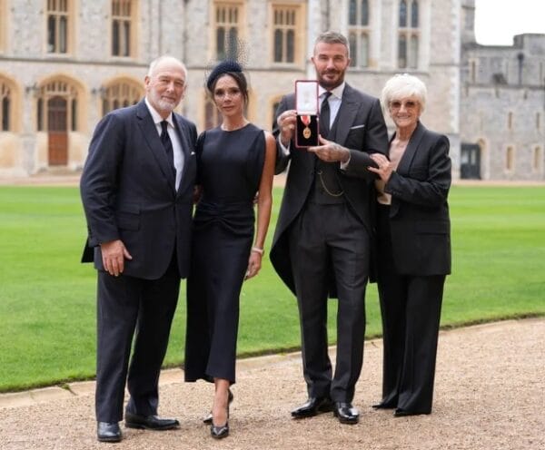 Sir David Beckham z ženo Victorio in starši