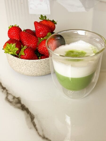 Matcha napitek in sadje