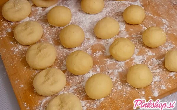 Krofi, oblikovanje kroglic, Pinkshop.si