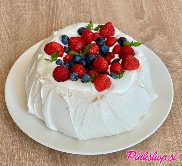 Pavlova torta, foto Pinkshop.si