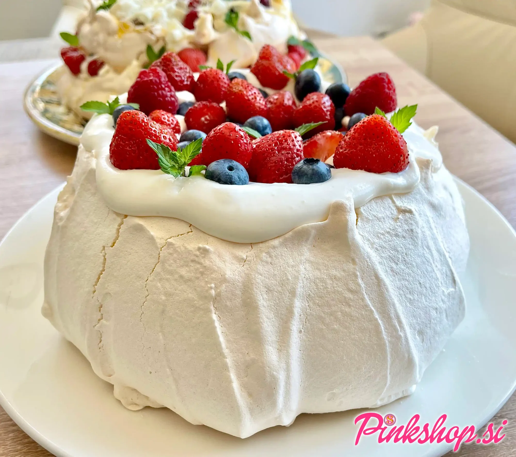 Pavlova torta, foto Pinkshop.si