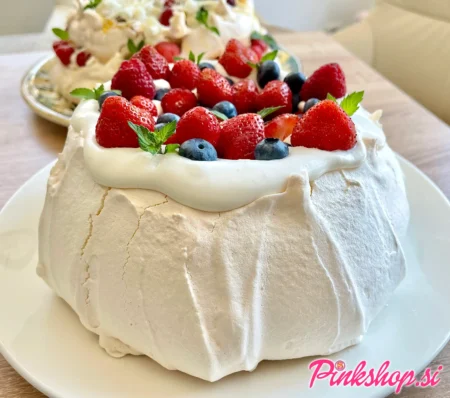 Pavlova torta, foto Pinkshop.si