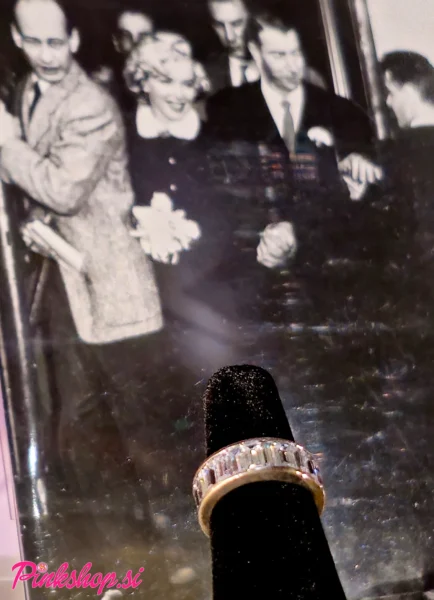 Marilyn Monroe, poročni prstan, poroka z Joe DiMaggio, razstava arhiv Pinkshop.si