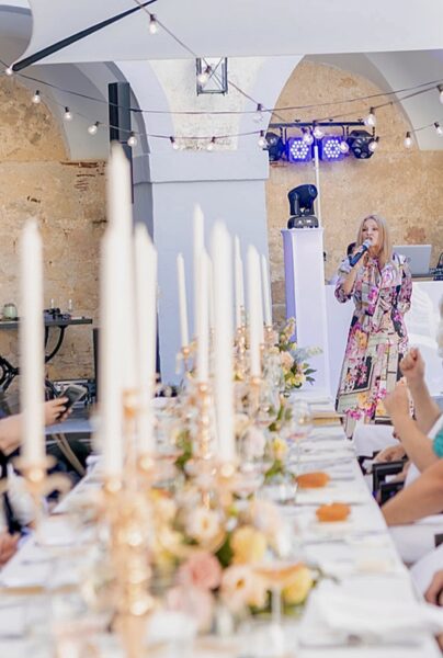 Helena Blagne, poroka grad Otočec, 2026, vino Kylie Minogue Wines, foto Pinkshop.si 