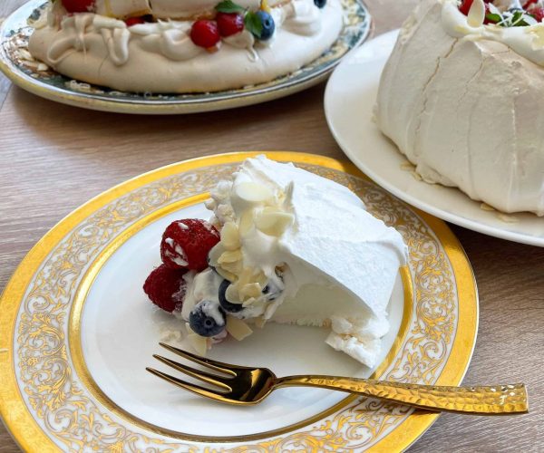 Pavlova meringa, arhiv Pinkshop.si