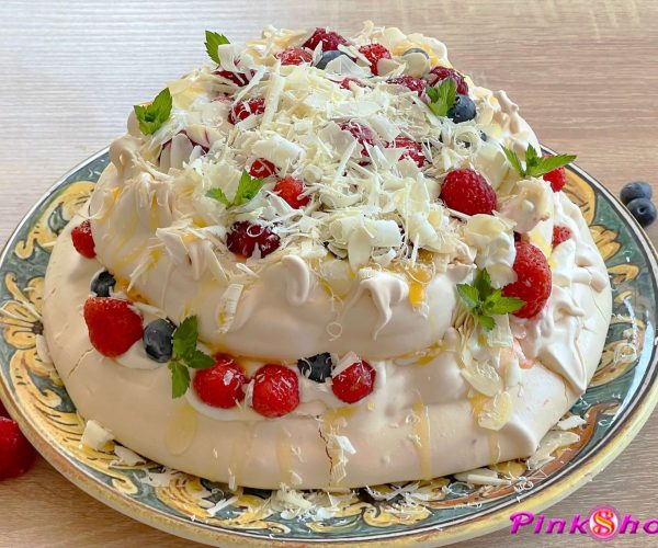 Pavlova torta Royale, arhiv Pinkshop.si