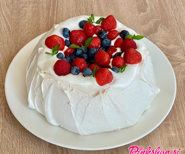 Pavlova torta, foto Pinkshop.si