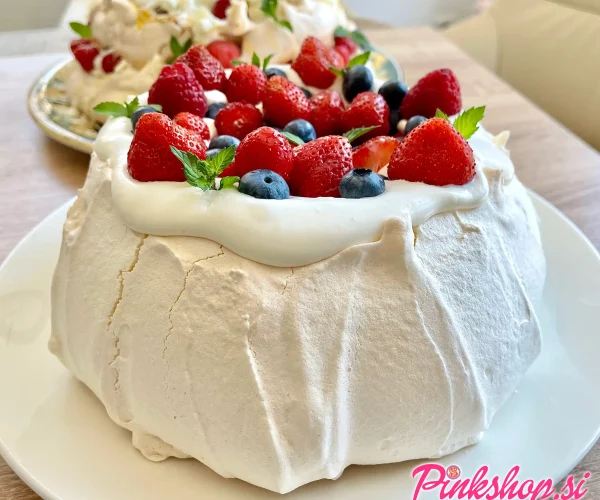 Pavlova torta, foto Pinkshop.si